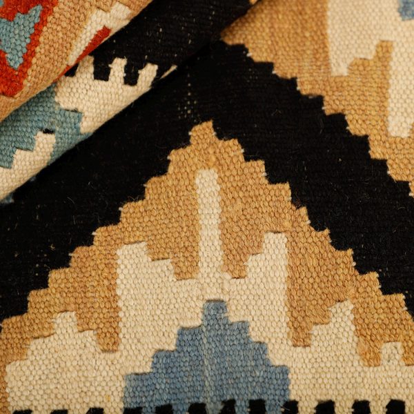 Gefalteter Kelim, Schwarz und Beige