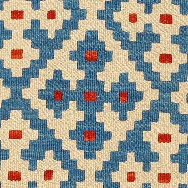 Nahaufnahme des Innenfelds: blaue Rauten mit roten Punkten auf cremefarbenem Grund