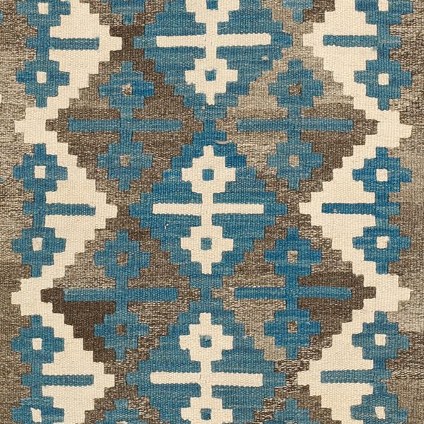 Nahaufnahme der blauen Rauten mit cremefarbenen Motiven