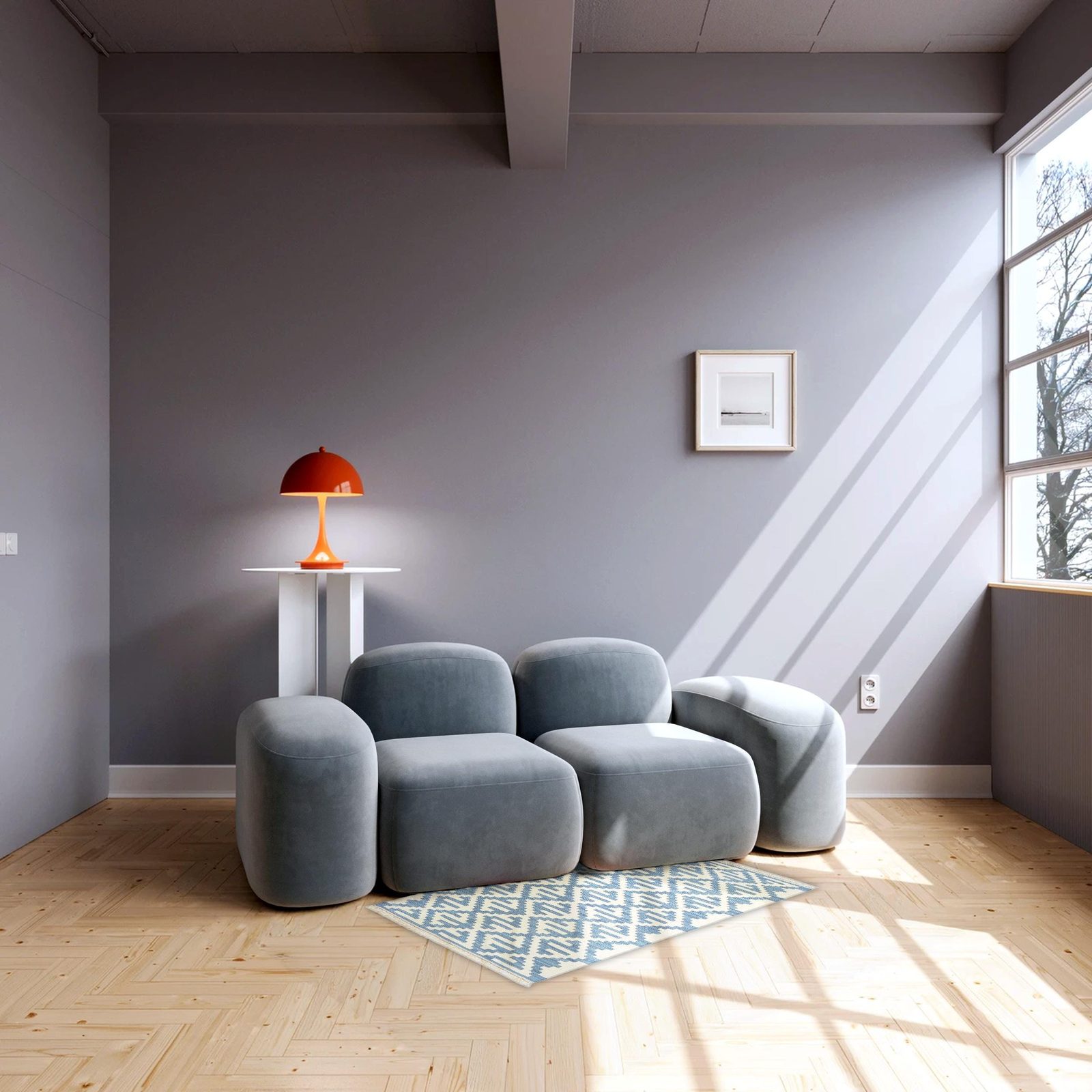 Kleiner Kelim Teppich Blau Creme in einem hellen Wohnzimmer, in echter Größe