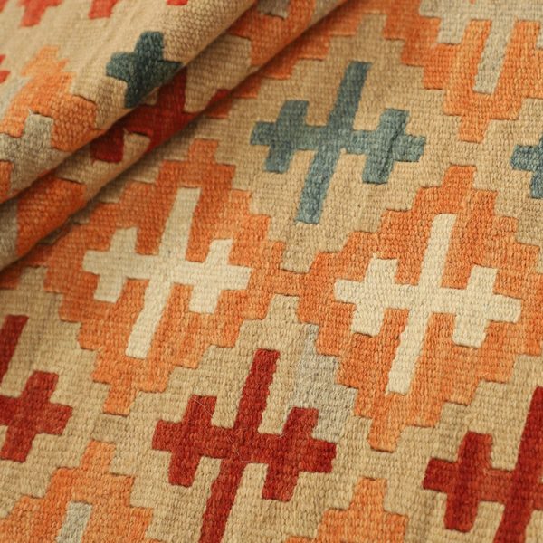 Gefalteter Kelim im Detail, Orange, Beige und Creme